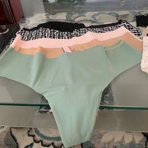 Medium VS thongs. 5ct